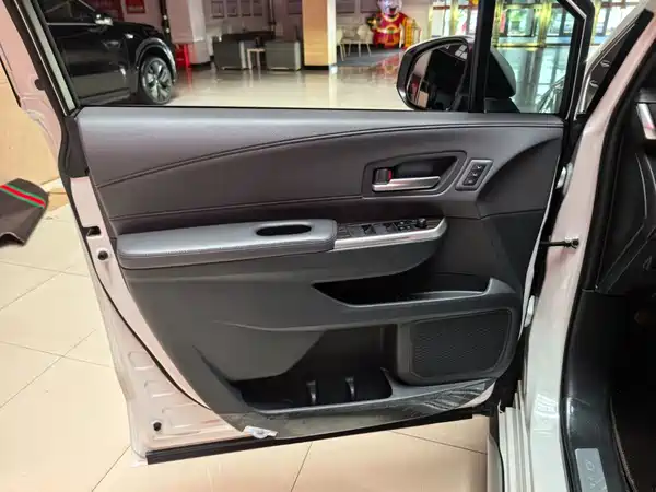 Toyota Granvia 2024