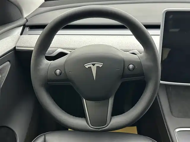 Tesla Model Y 2024 — фото 11