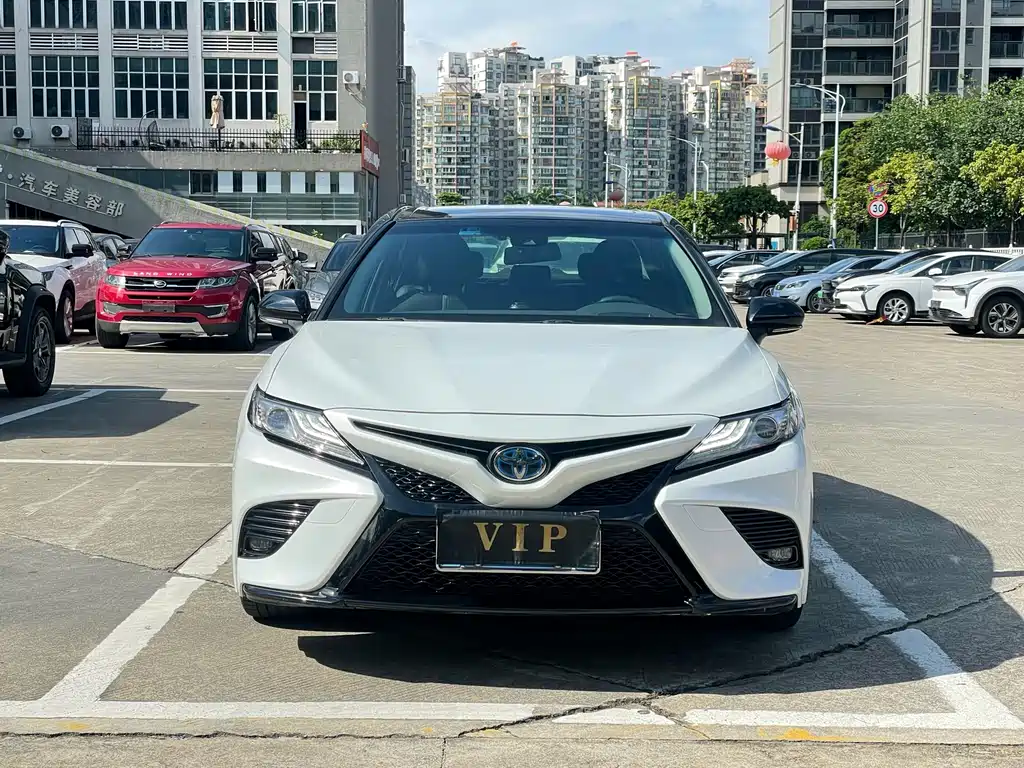 Toyota Camry 2021 — фото 2