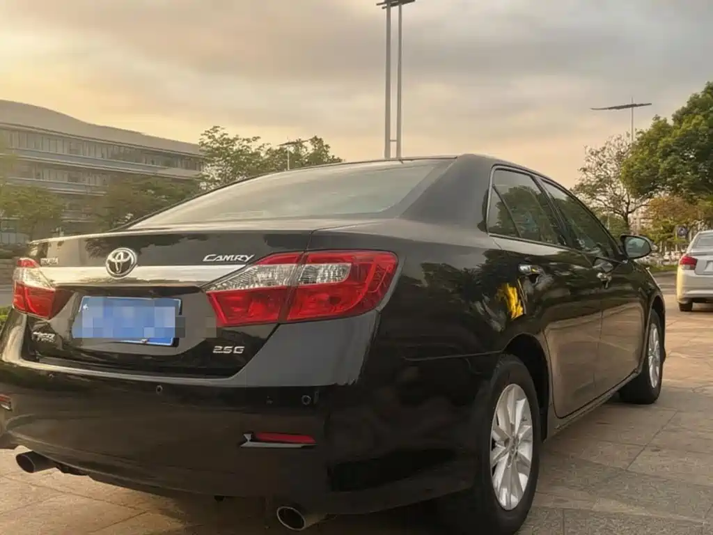 Toyota Camry 2015 — фото 7