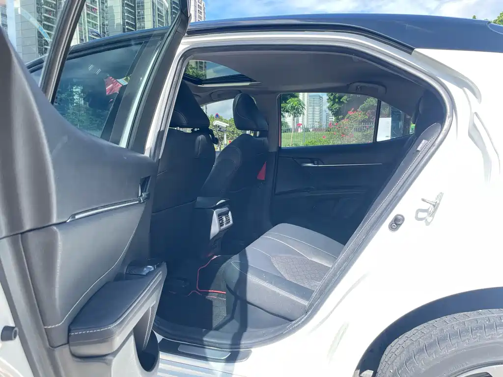 Toyota Camry 2021 — фото 12