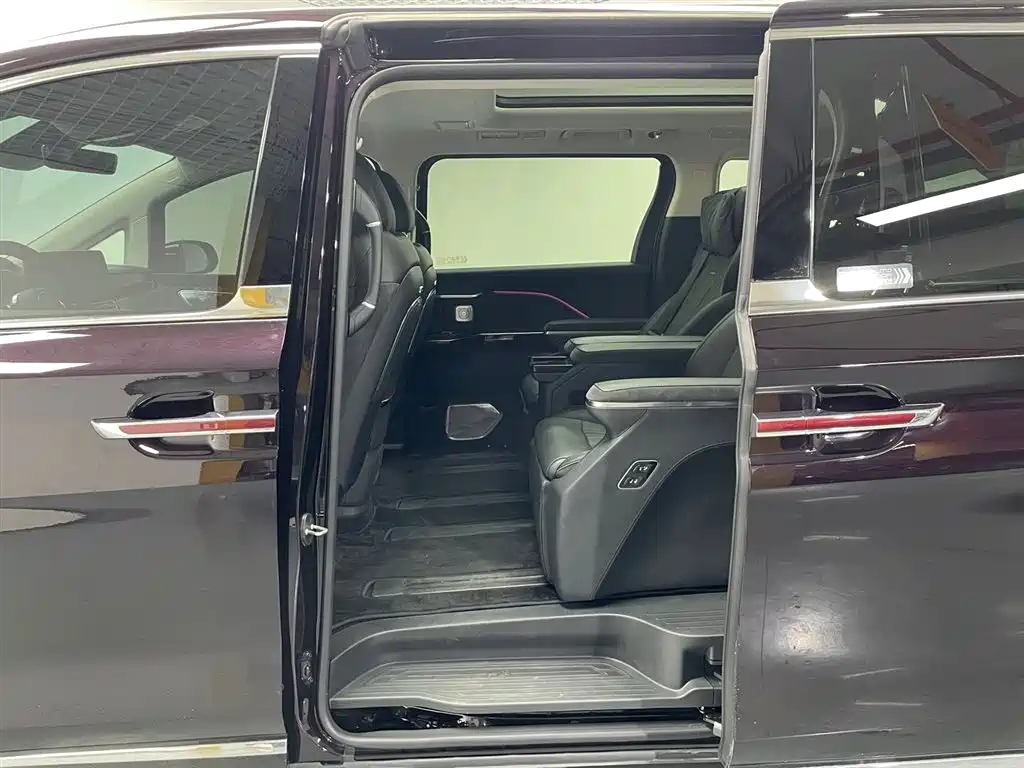 Hongqi HQ9 PHEV 2024 — фото 11
