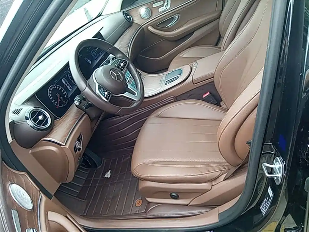Mercedes-Benz E-Class 2020 — фото 15