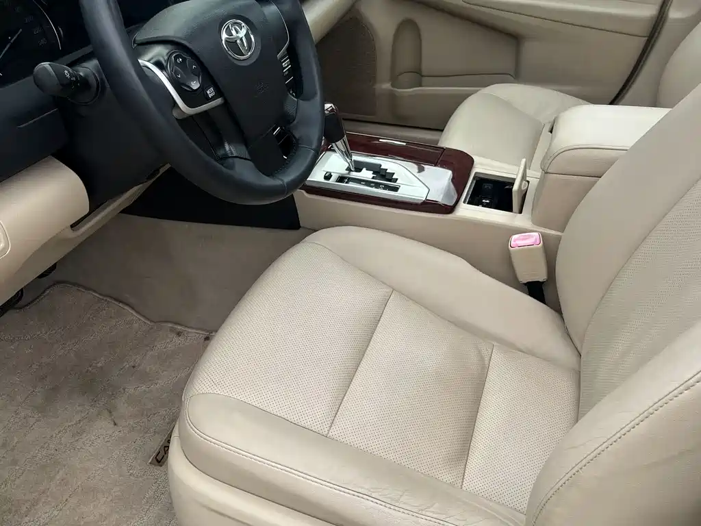 Toyota Camry 2015 — фото 4