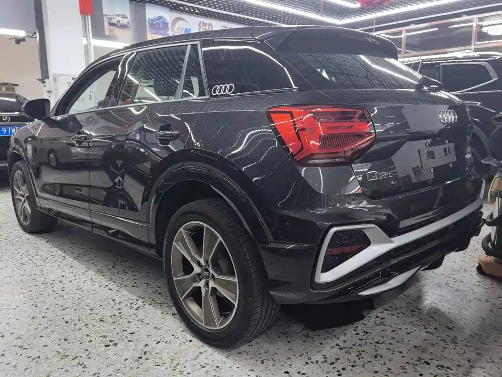Audi Q2L 2022 — фото 12