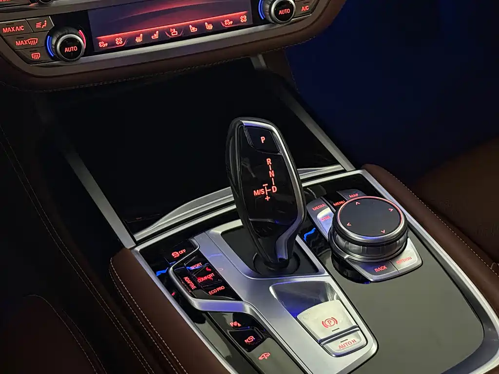 BMW 7 Series 2019 — фото 11
