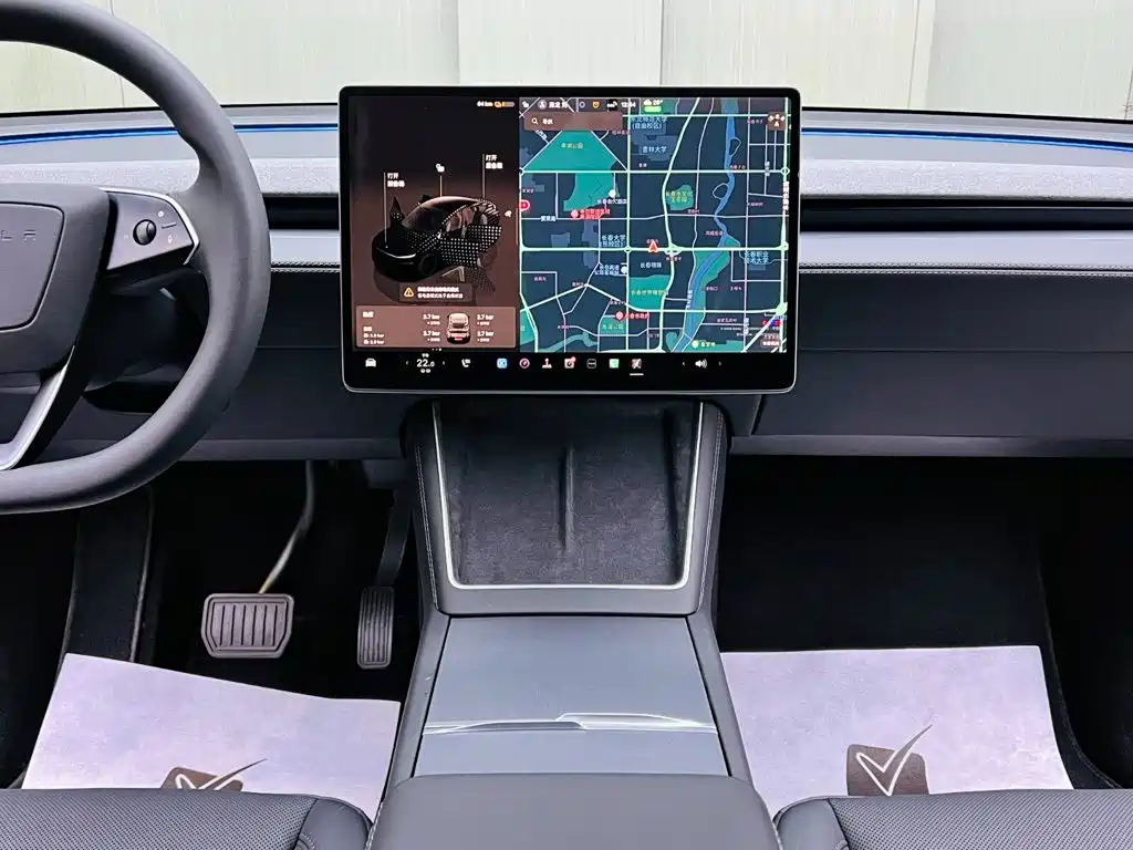Tesla Model Y 2025 — фото 12
