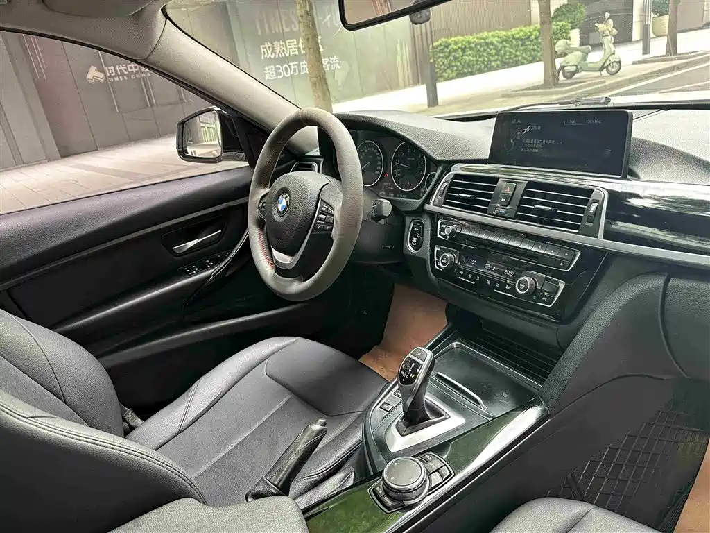 BMW 3 Series 2017 — фото 20