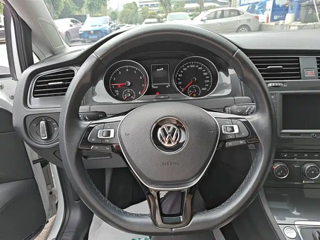 Volkswagen Golf 2017 — фото 11