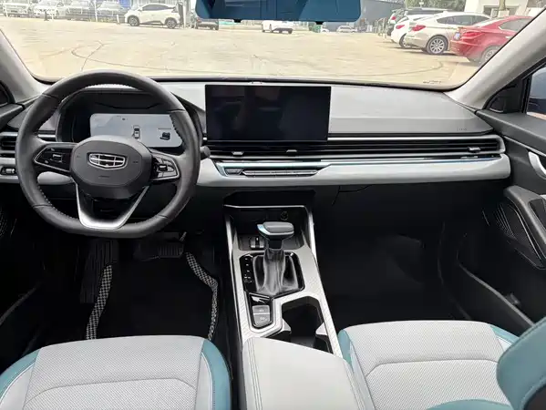 Geely Emgrand 2023