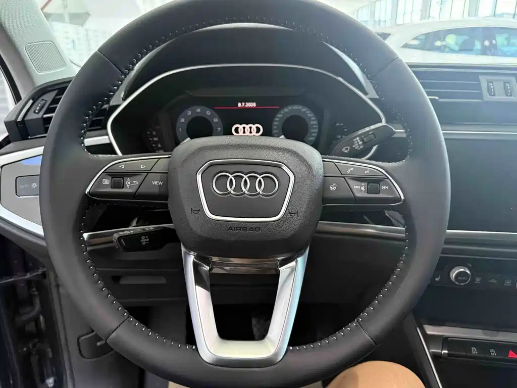 Audi Q3 2023 — фото 10