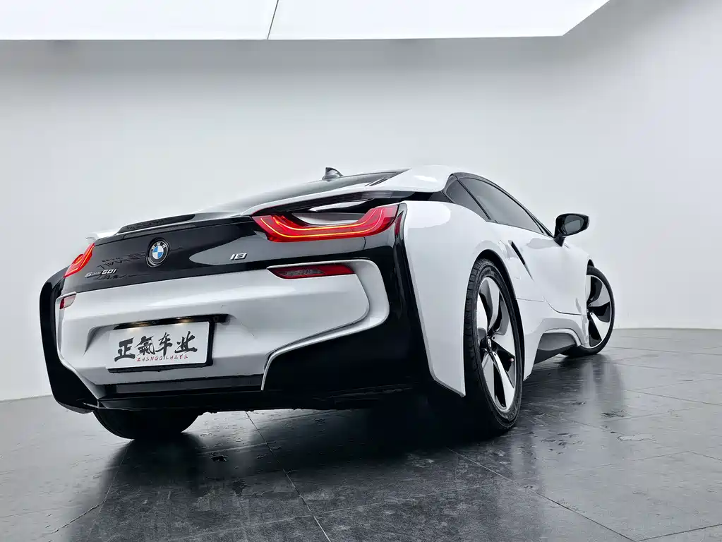 BMW i8 2017 — фото 19