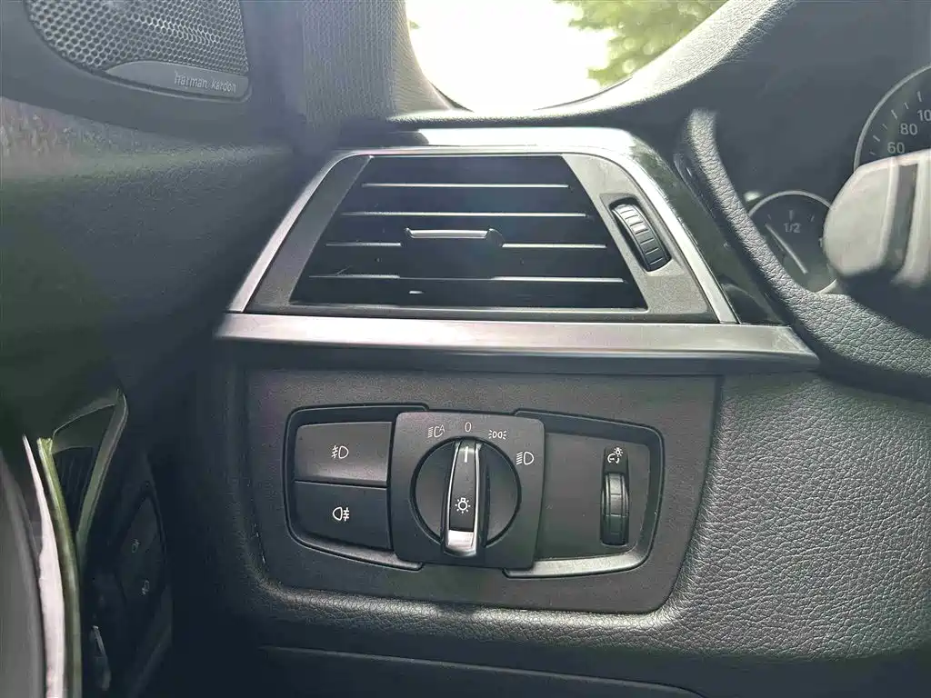 BMW 3 Series 2017 — фото 13