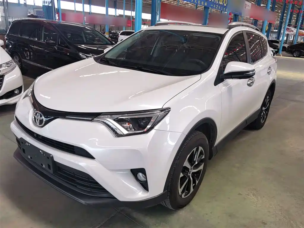 Toyota RAV4 2018 — фото 2