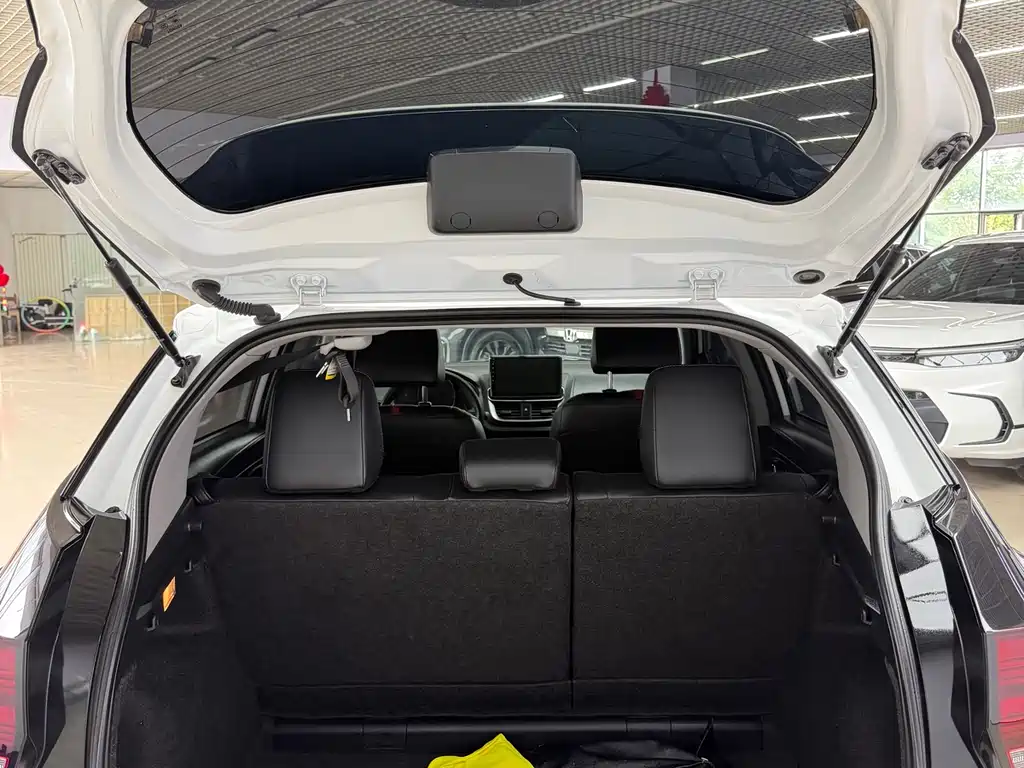 Toyota Yaris L 2022 — фото 17