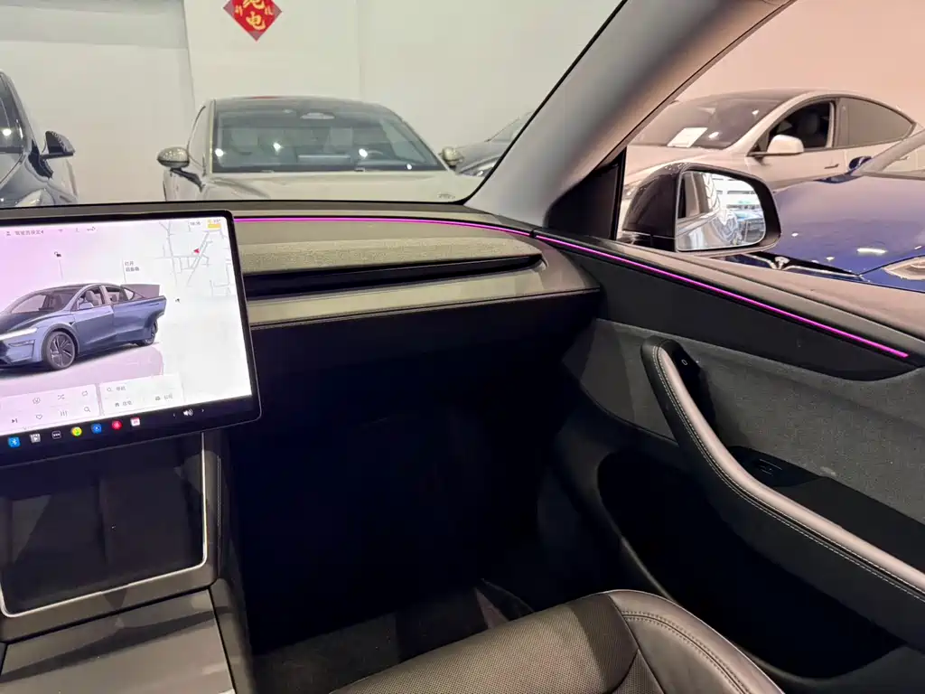 Tesla Model Y 2025 — фото 10