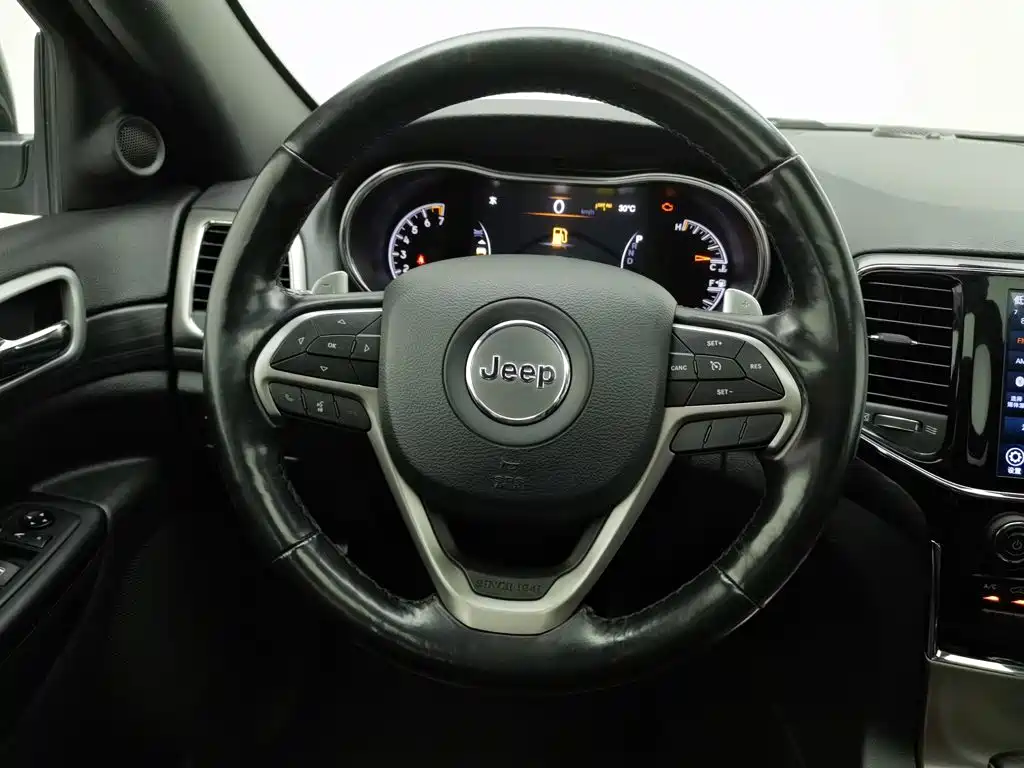 Jeep Grand Cherokee 2020 — фото 11
