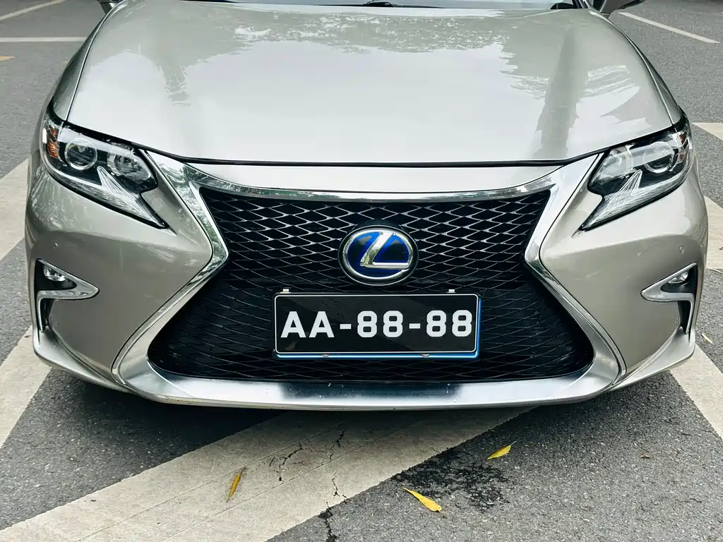 Lexus ES 2018 — фото 17