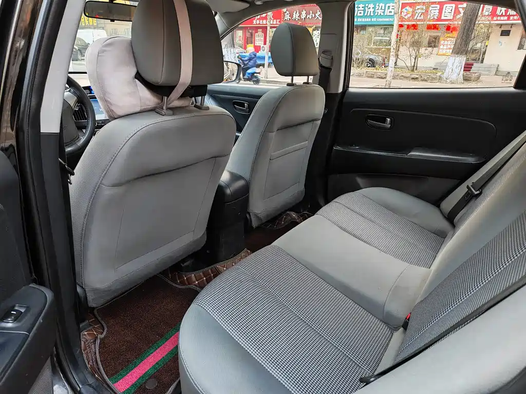 Hyundai Elantra 2015 — фото 9