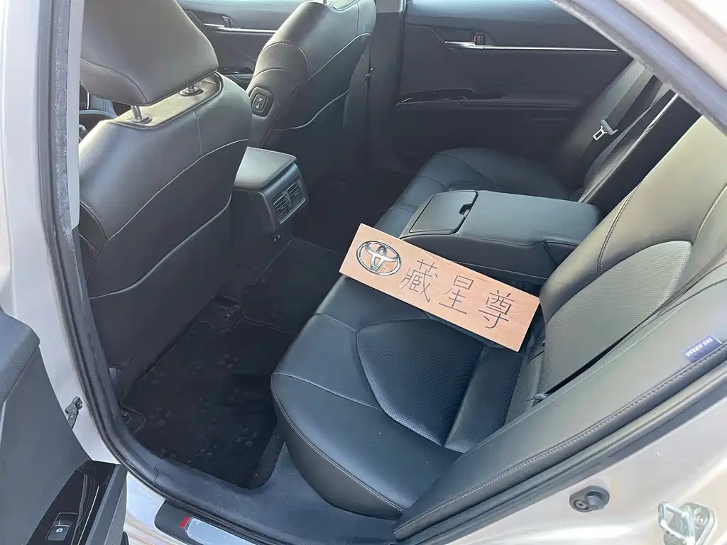 Toyota Camry 2019 — фото 27