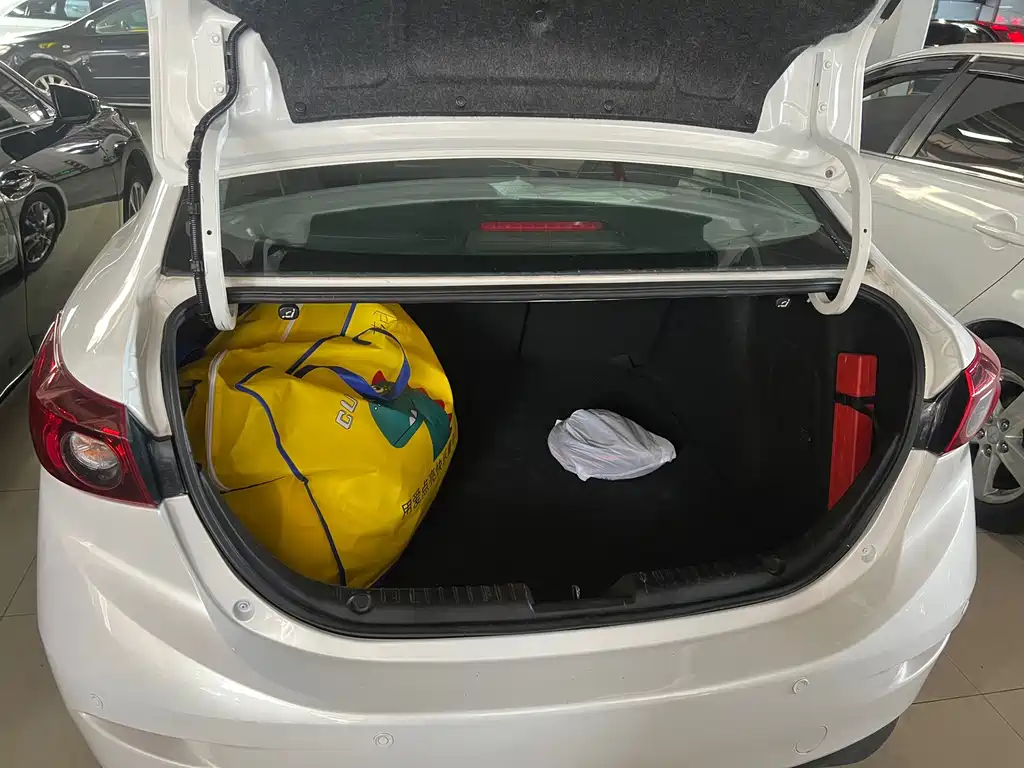 Mazda 3 Axela 2015 — фото 16