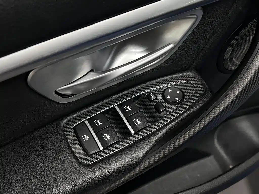BMW 3 Series 2017 — фото 46