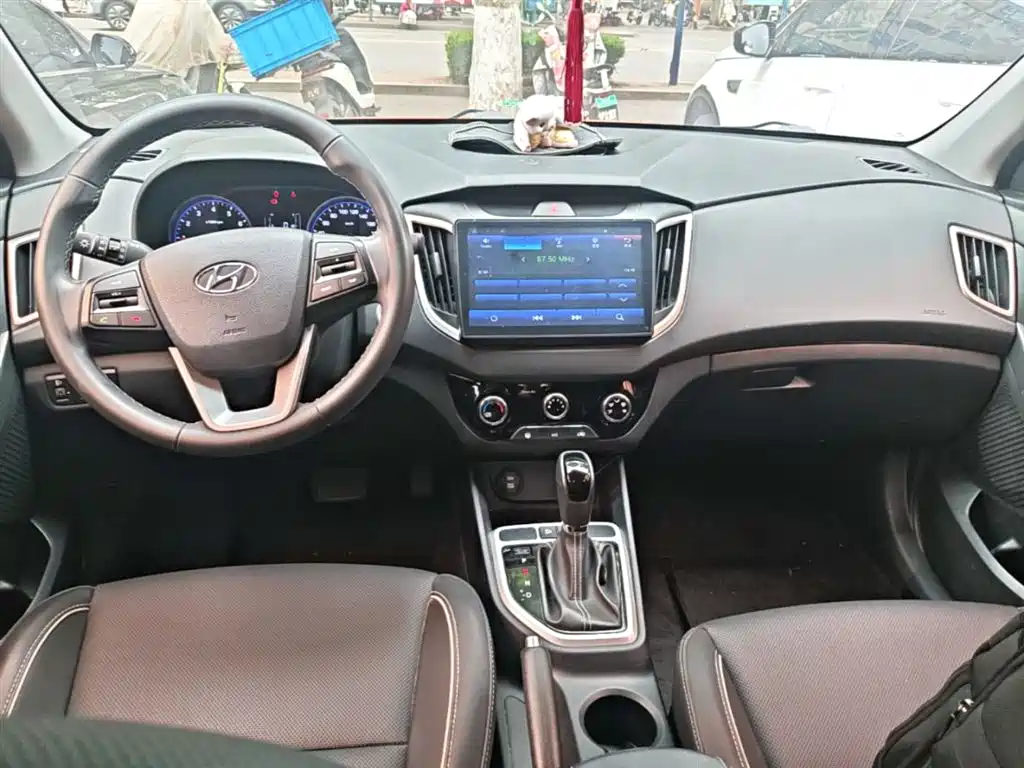 Hyundai ix25 2018 — фото 10