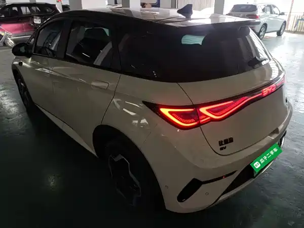 BYD Dolphin 2025