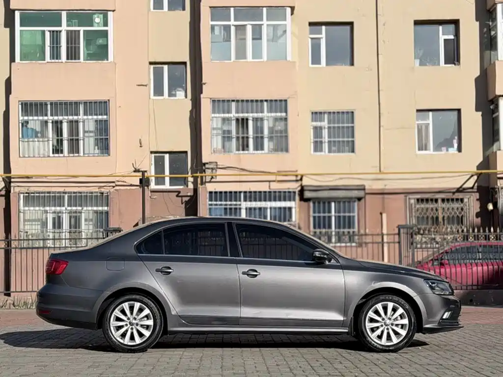 Volkswagen Sagitar 2016