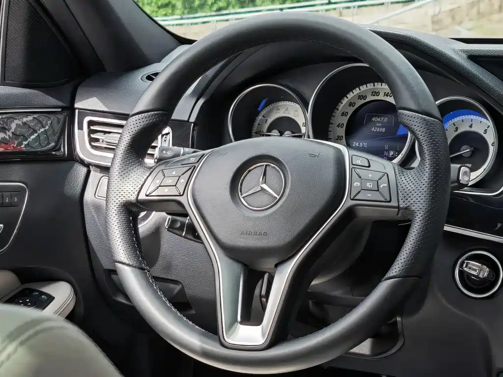 Mercedes-Benz E-Class 2014 — фото 11