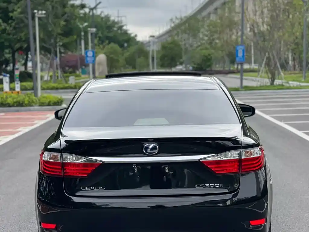 Lexus ES 2015 — фото 8