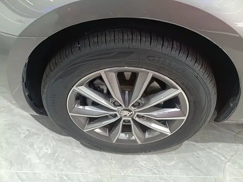 Skoda Octavia 2021 — фото 23