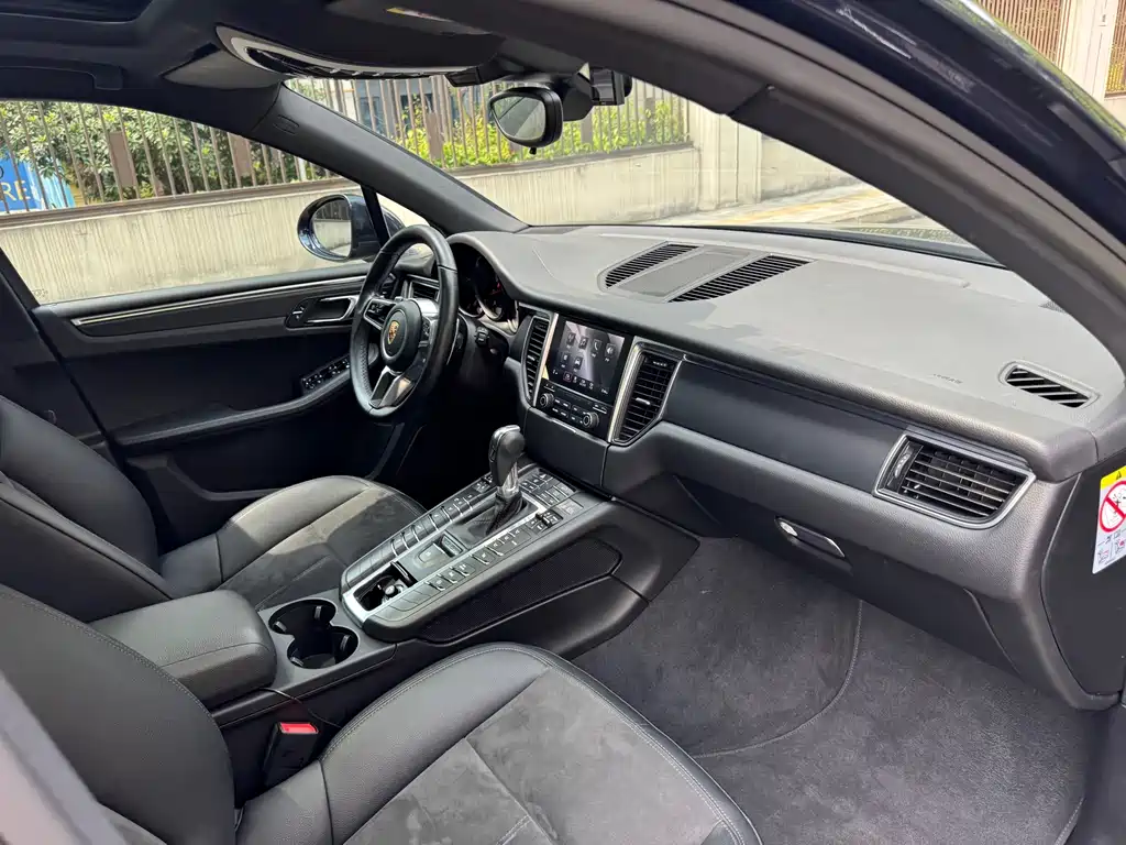 Porsche Macan 2018 — фото 25