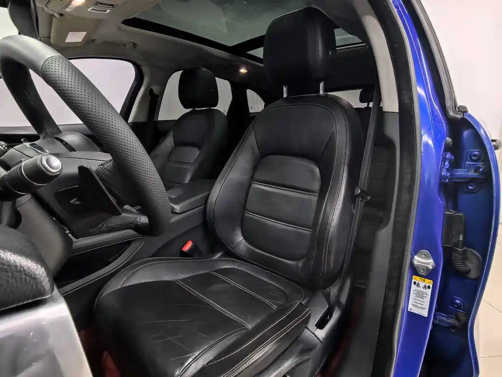 Jaguar F-PACE 2018 — фото 14