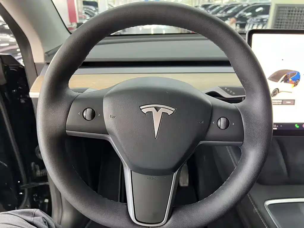 Tesla Model Y 2022 — фото 9