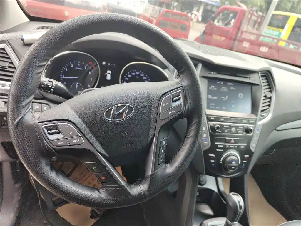 Hyundai Santa Fe 2018 — фото 13