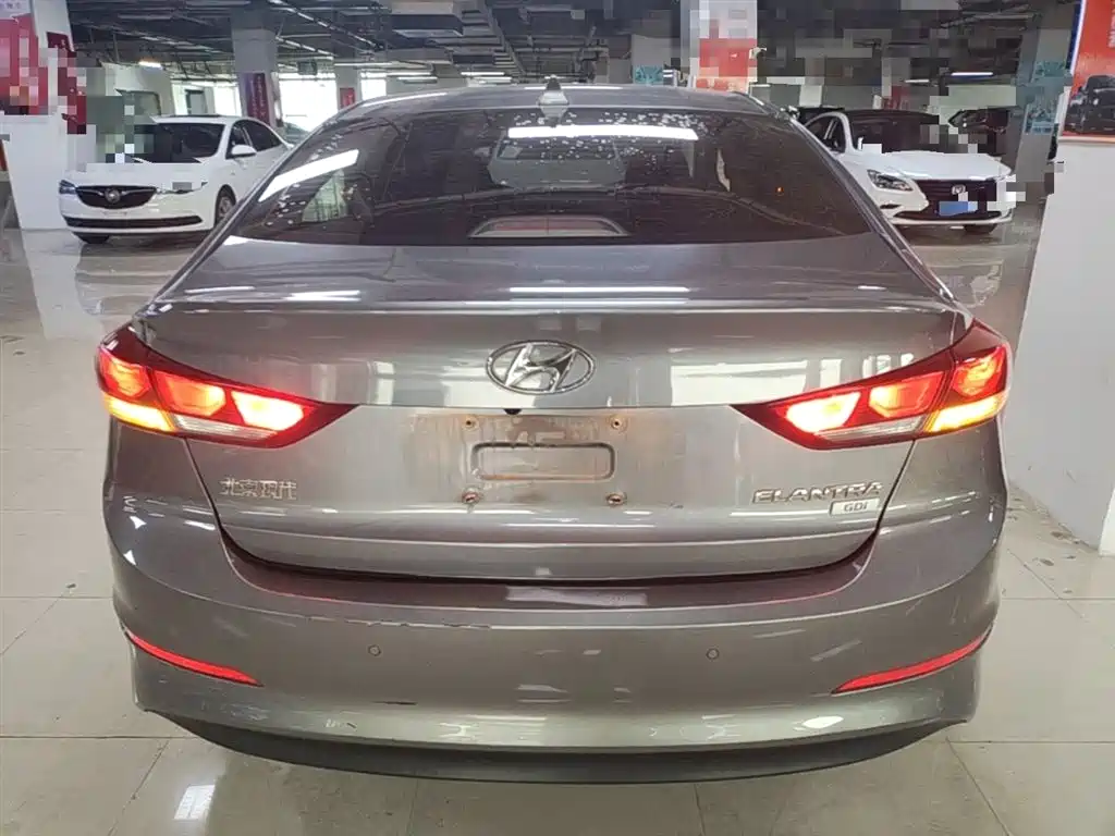 Hyundai Elantra 2019 — фото 6