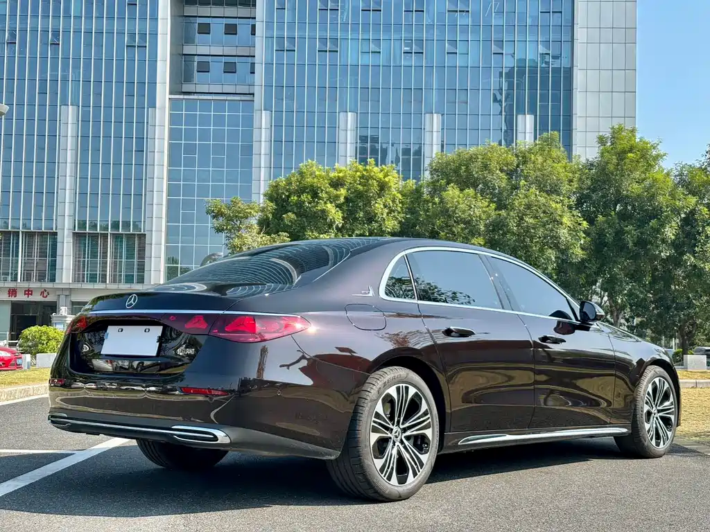 Mercedes-Benz E-Class 2025 — фото 14