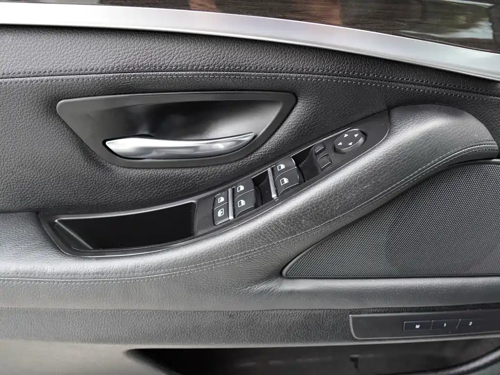 BMW 5 Series 2013 — фото 25