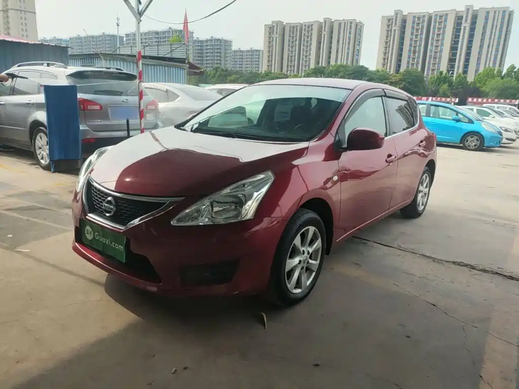 Nissan Tiida 2015