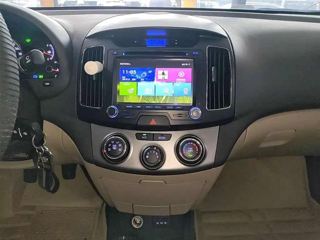 Hyundai Elantra 2015 — фото 13