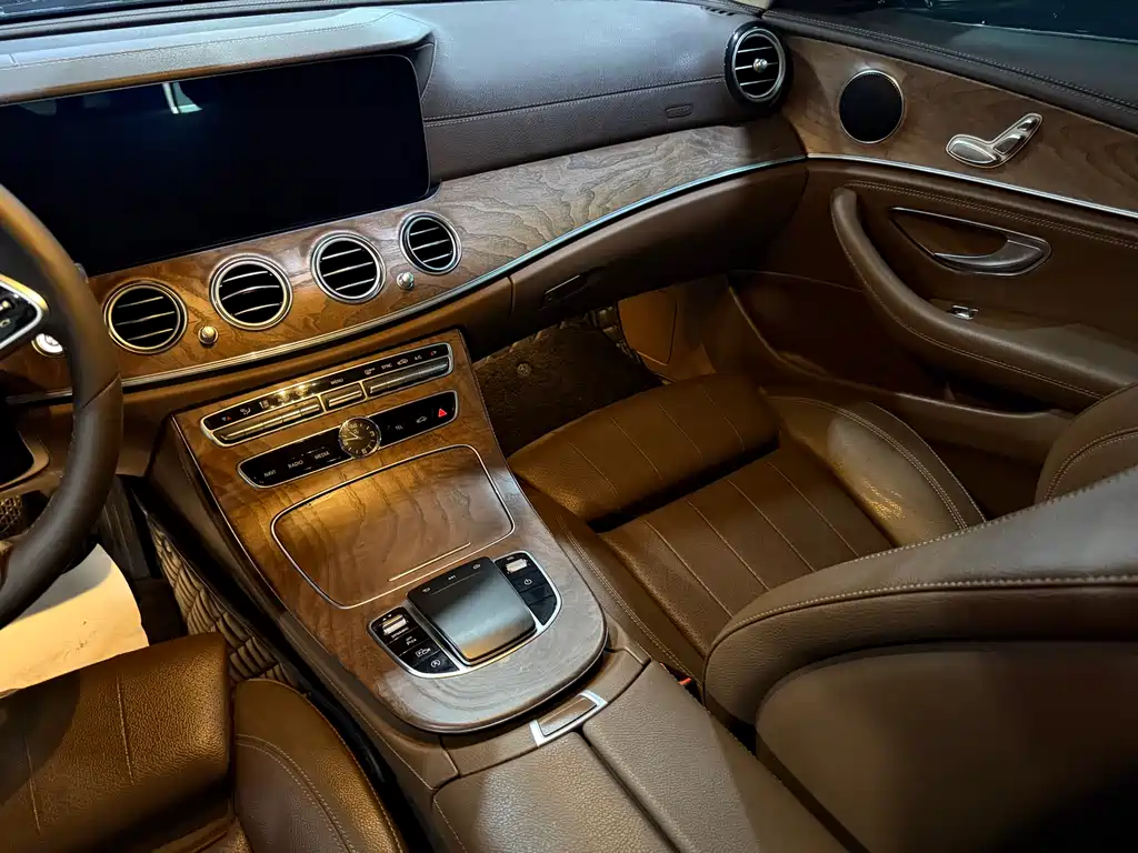 Mercedes-Benz E-Class 2019 — фото 12