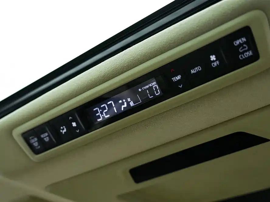 Toyota Alphard 2020 — фото 23