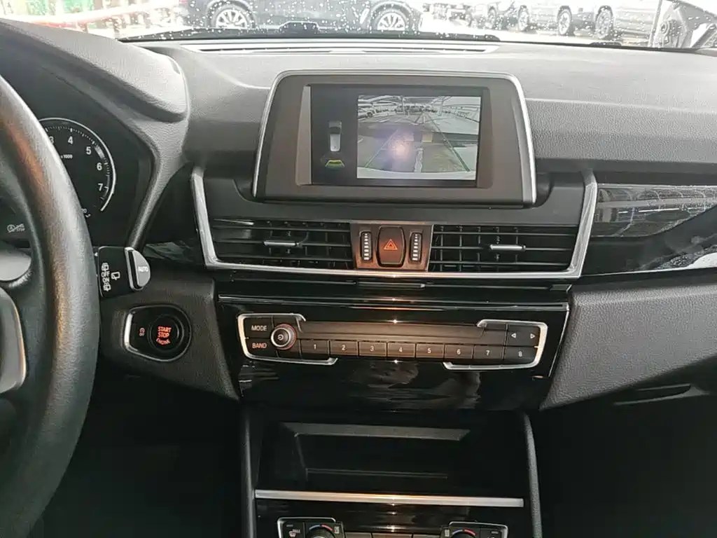 BMW 2 Series Active Tourer 2018 — фото 13