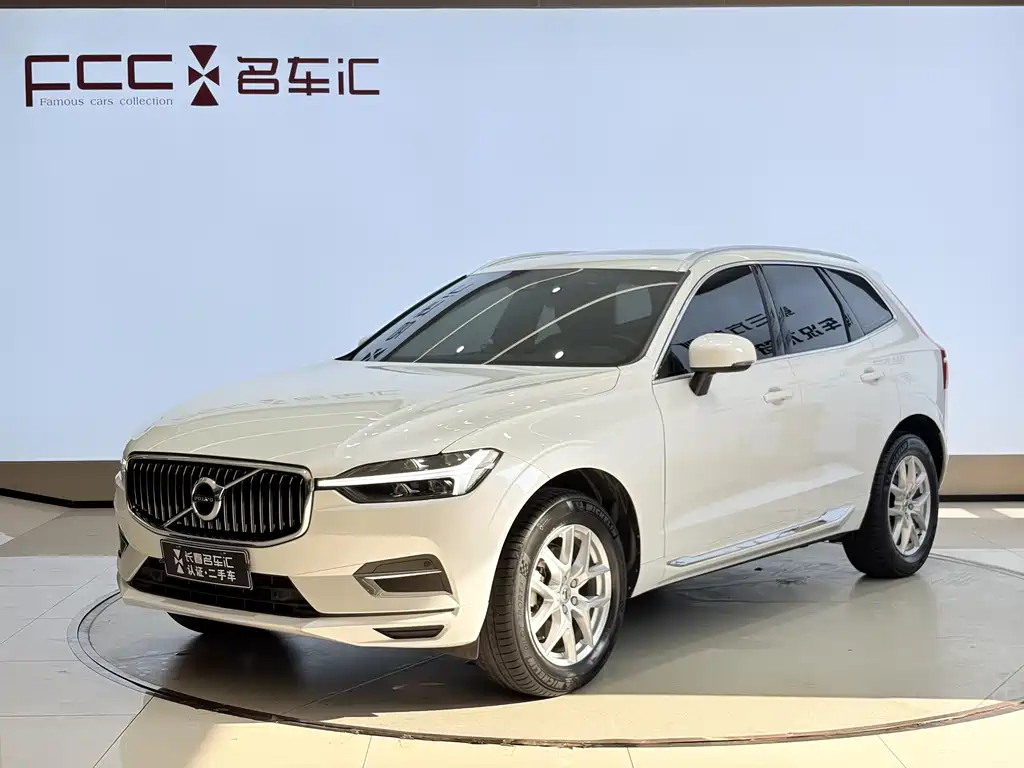 Volvo XC60 2021 — фото 1