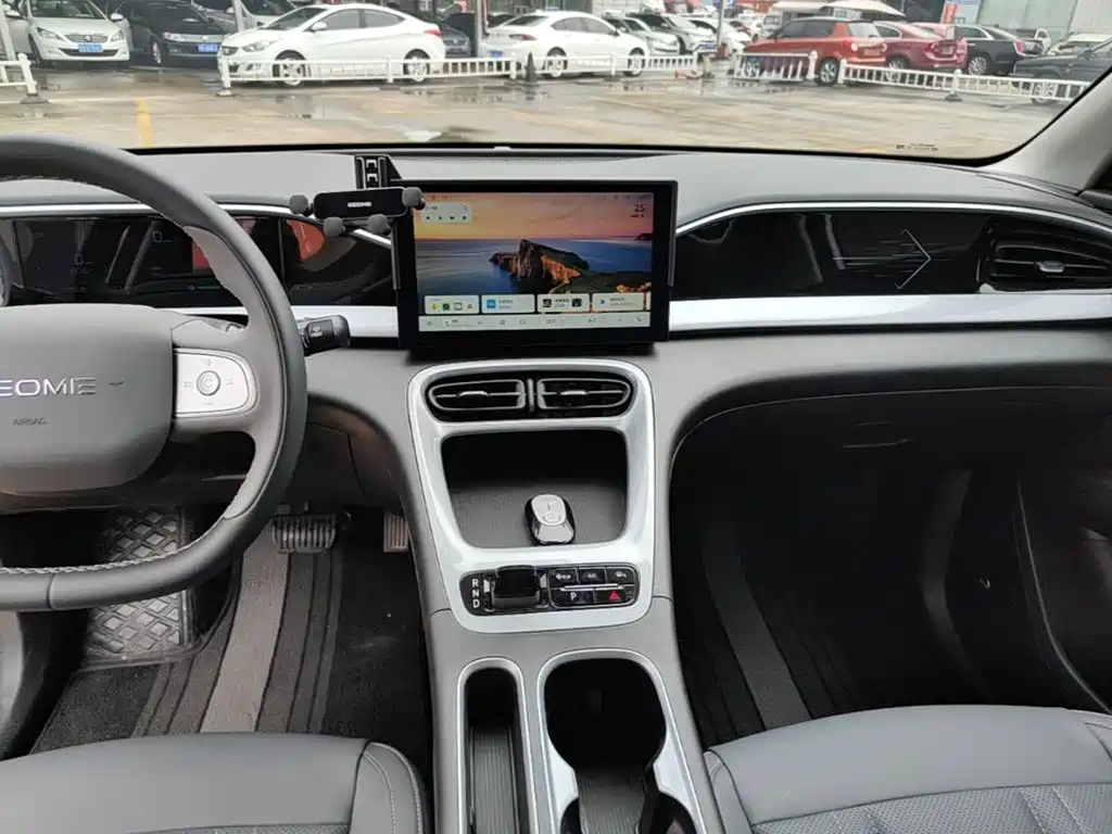 Geely Galaxy Starwish 2026 — фото 13