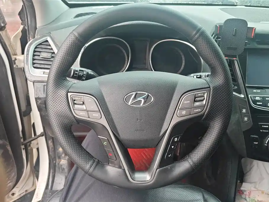 Hyundai Santa Fe 2015 — фото 15