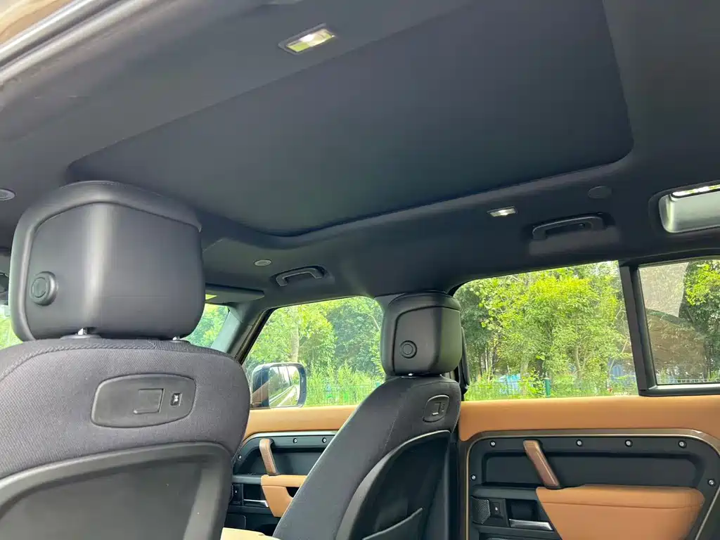 Land Rover Defender 2021 — фото 11