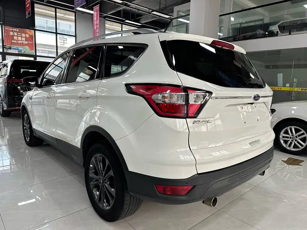 Ford Kuga 2021 — фото 15