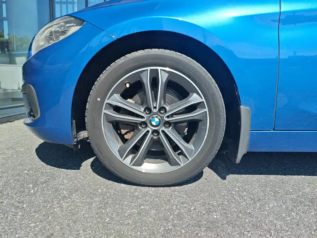 BMW 1 Series 2019 — фото 16